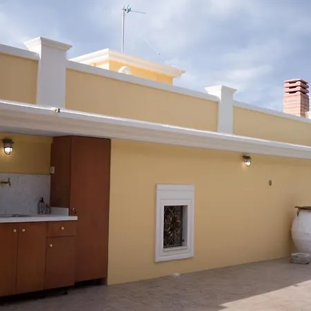 Olenia Apartment *
